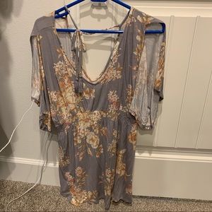 Jessica simpson maternity top
